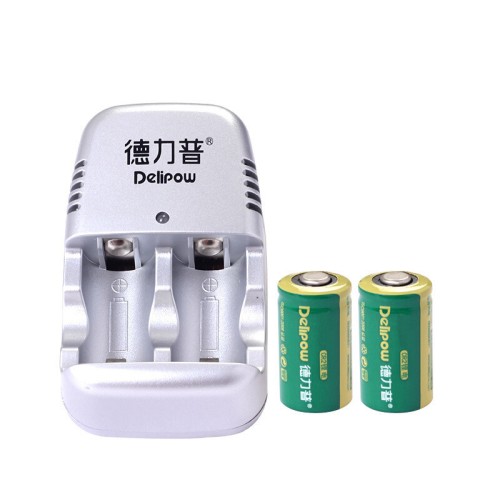 A Piece of Charger with A Pair of CR2 3.0V 800mAh Battery 15270 Li-ion Cell