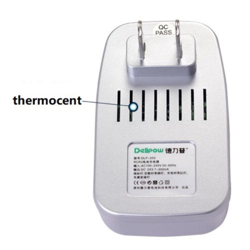 A Piece of Charger with A Pair of CR2 3.0V 800mAh Battery 15270 Li-ion Cell