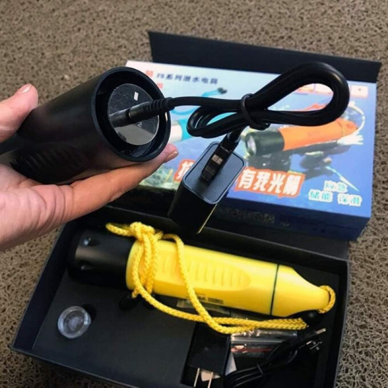 F8 IP68 Waterproof 800 Lumens LED Lamp Rechargeable Flashlight Scuba Light Diving Torch 